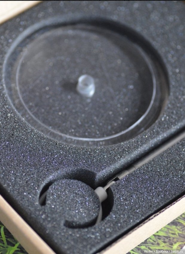 Стенд-подставка для кукол в упаковке