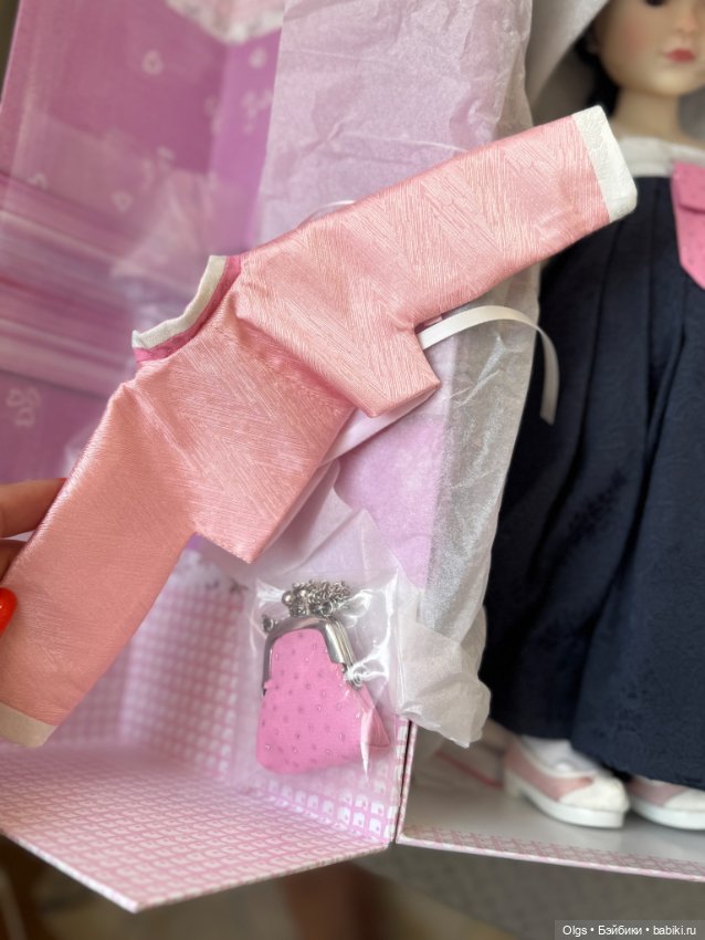 Ruby Red Кукла Юн Джин, 37 см (фото 6)