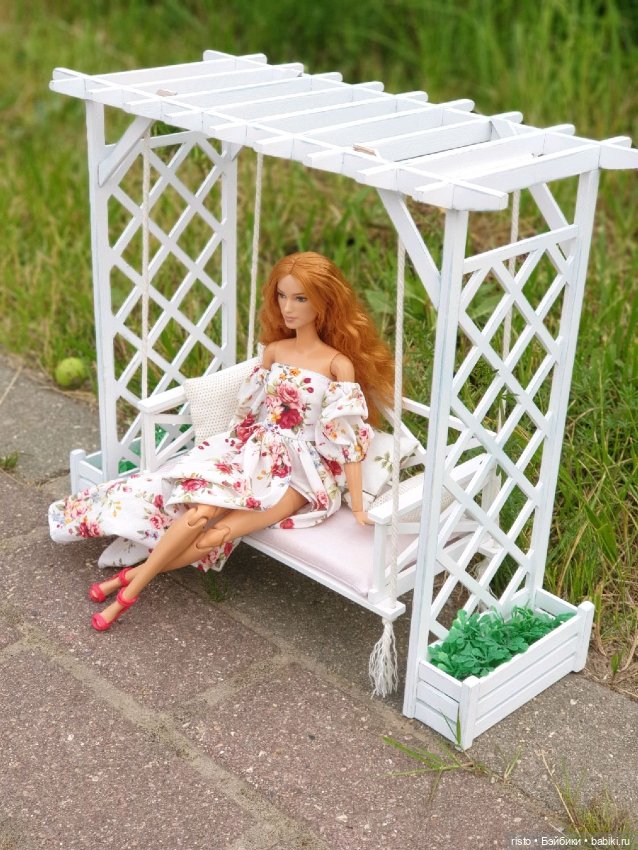 Белые подвесные качели для кукол формата 1/6 от Woodentales