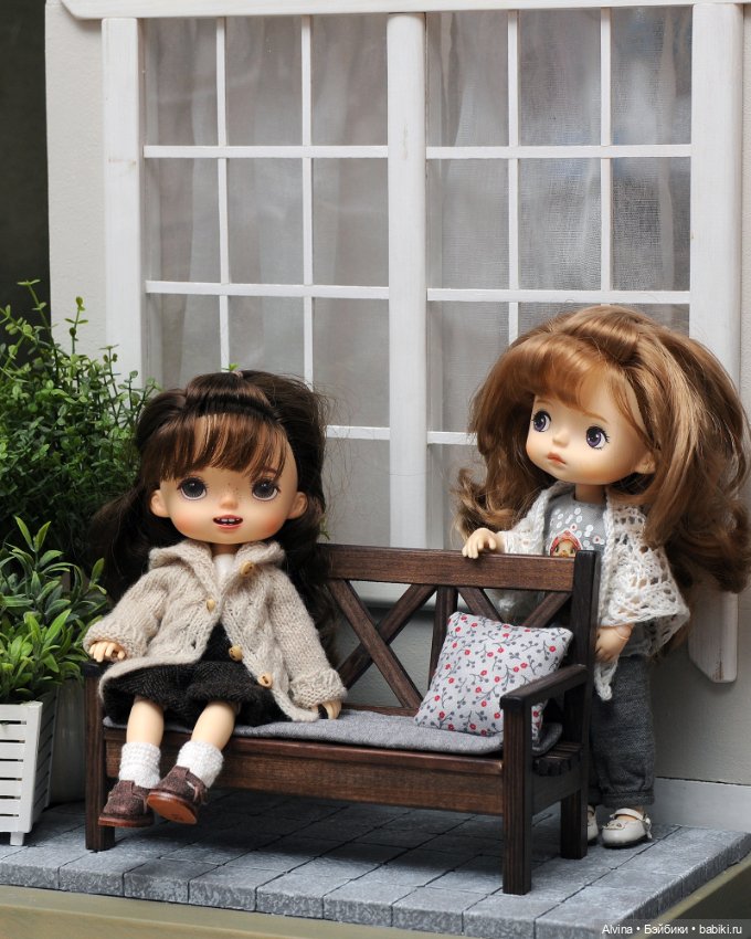 Скамеечка для куколок Monst