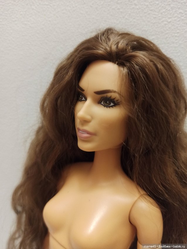 Гибрид головы чудо-женщины, прошитой локонами козы на mtm теле