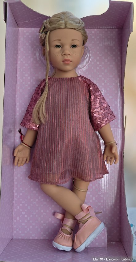 Мила Готц 2021 с зелёными глазами (фото 4)