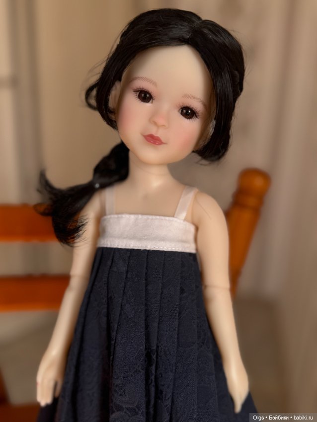 Ruby Red Кукла Юн Джин, 37 см