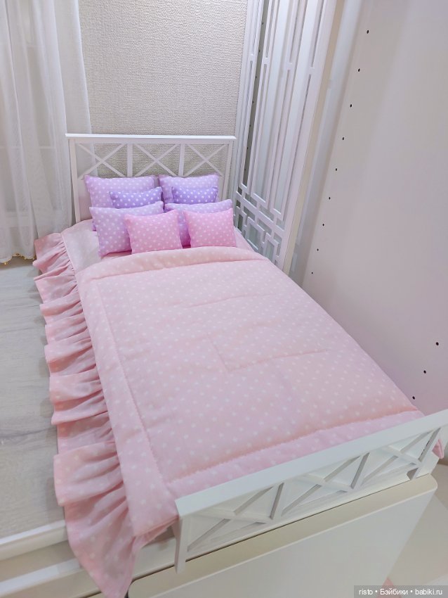 Белая кровать для кукол формата 1/4 и 1/6 от известных мастеров Woodentales