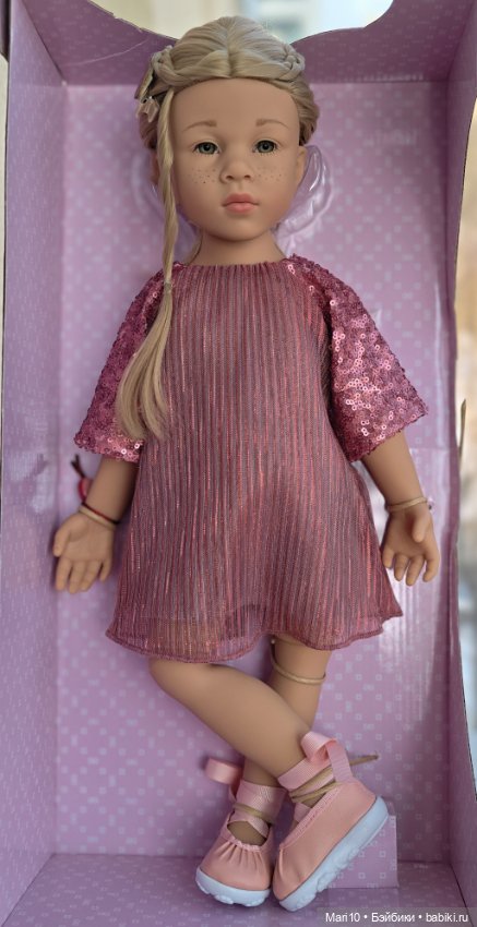 Мила Готц 2021 с зелёными глазами