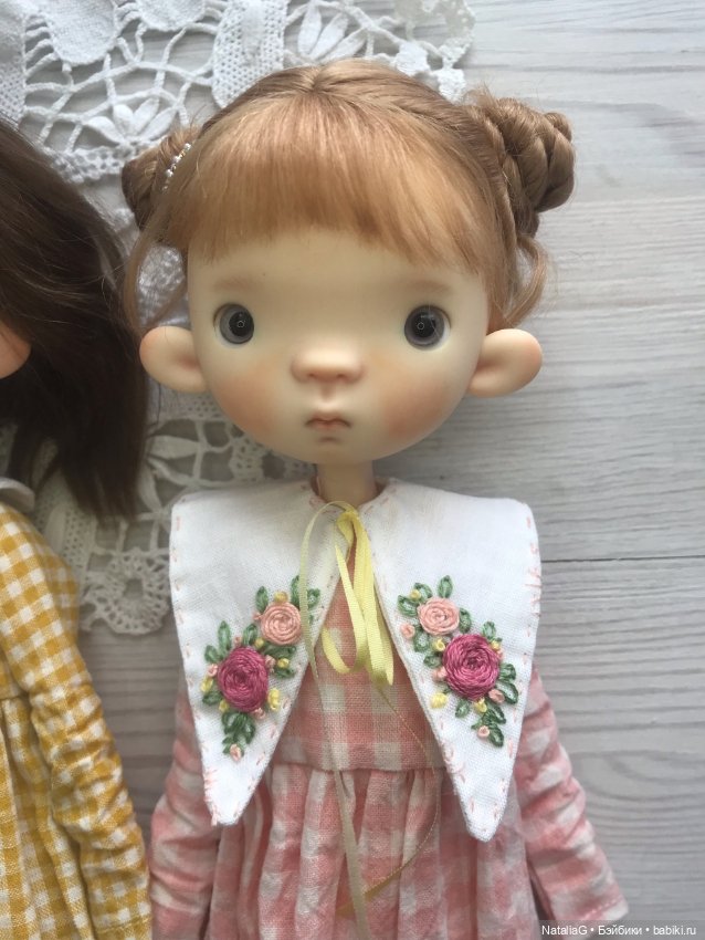 Платья с вышитыми воротничками (фото 2)