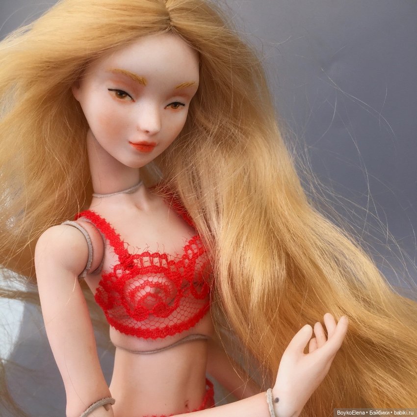 Римма . Фарфоровая шарнирная кукла