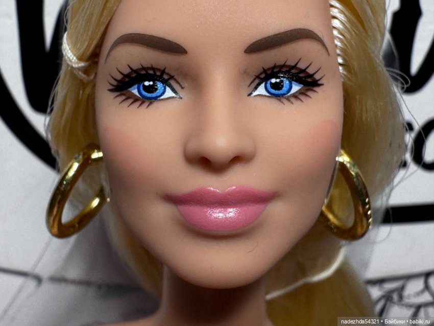 Барби Марго Робби из сета "Сцена у костра" по фильму "Барби" нюд (фото 8)