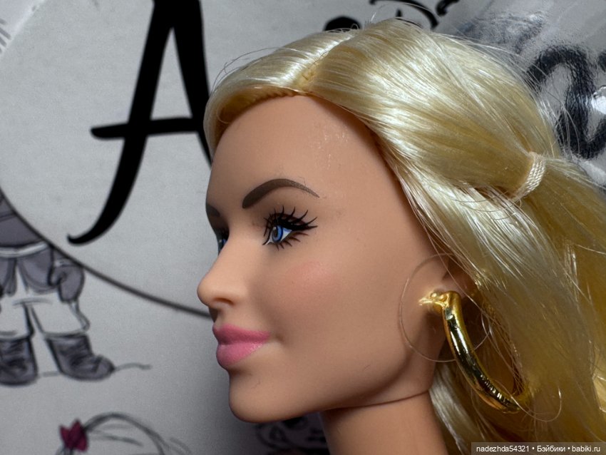 Барби Марго Робби из сета "Сцена у костра" по фильму "Барби" нюд (фото 7)