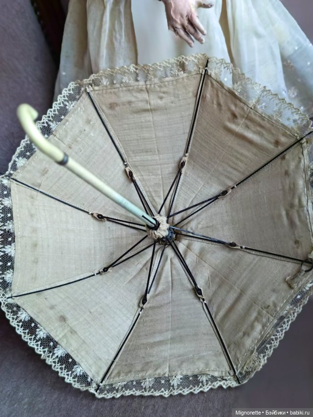 Говорящая француженка Адэлька с зонтиком