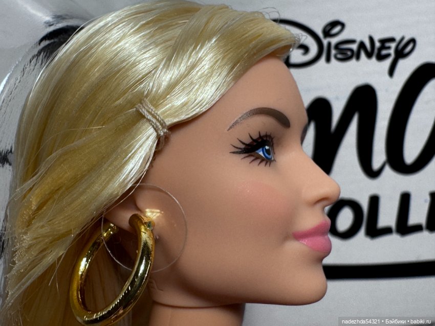 Барби Марго Робби из сета "Сцена у костра" по фильму "Барби" нюд (фото 6)