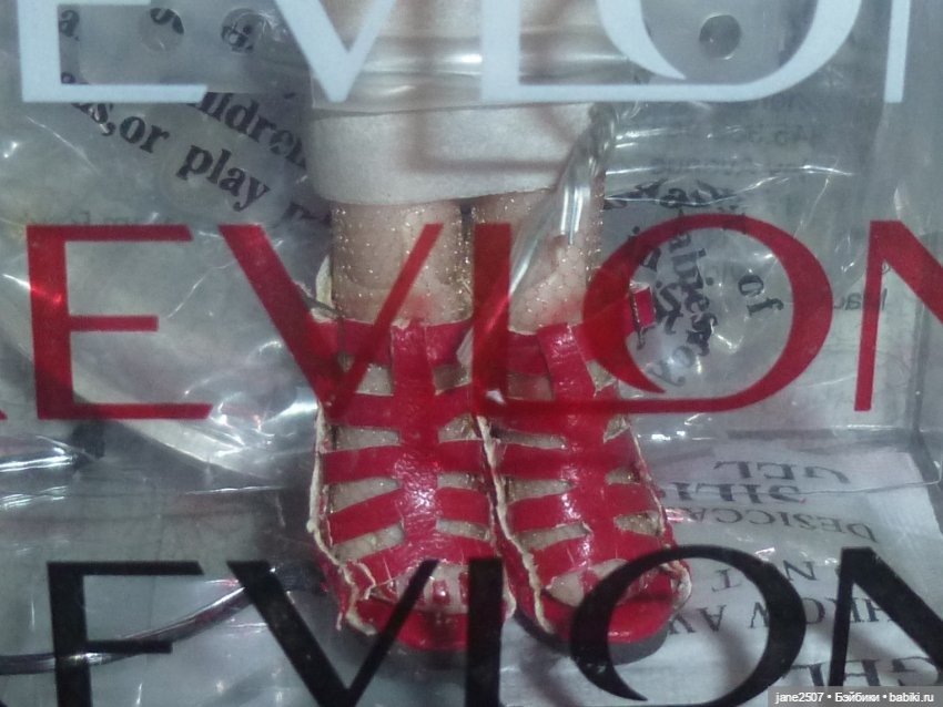 Тоннер Tonner Revlon 13 дюймов NRFB - Glamorous Red - редкий выпуск, LE100 (фото 3)