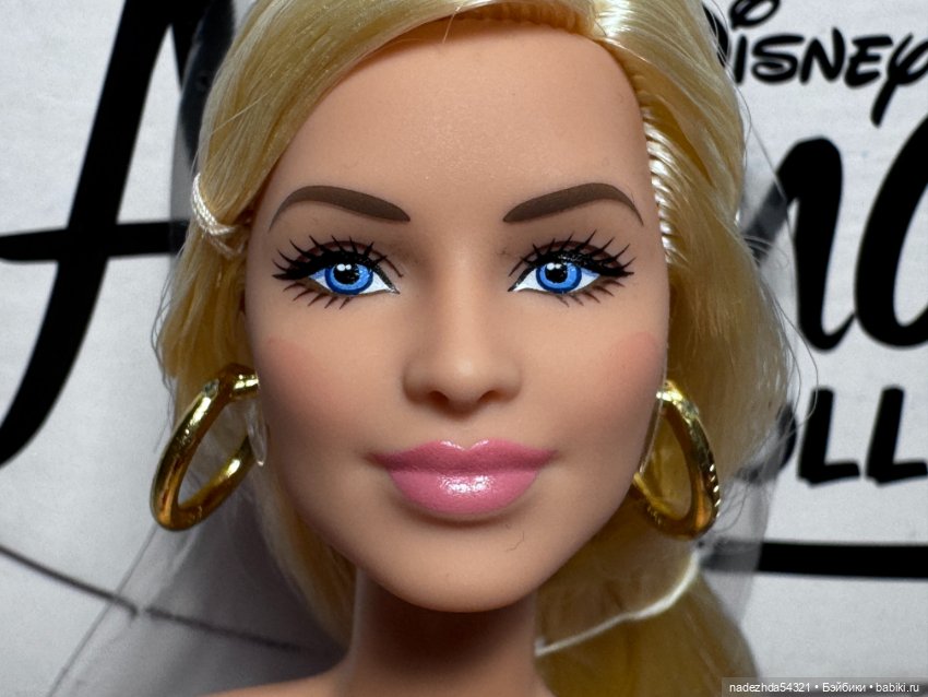 Барби Марго Робби из сета "Сцена у костра" по фильму "Барби" нюд (фото 5)