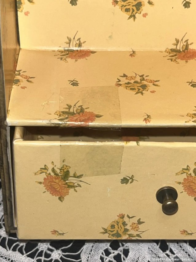 Винтажный деревянный чемоданчик - переноска для антикварных и винтажных кукол (фото 6)