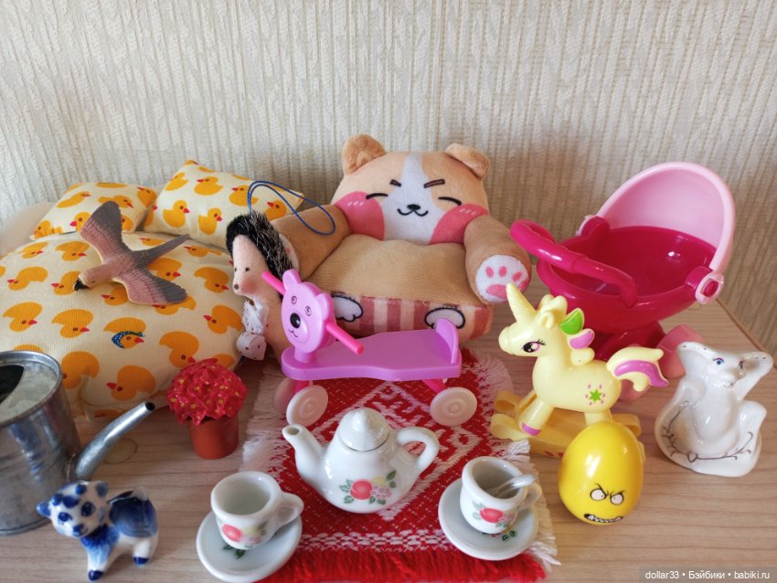 Лот аксессуаров для маленьких кукол