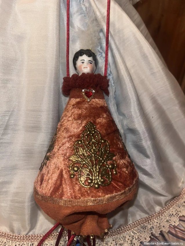 Сумочка - сюрпризница с антикварной головкой