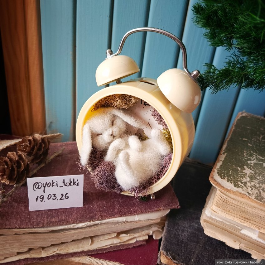 Зайчик в будильнике — Авторские игрушки (фото 3)