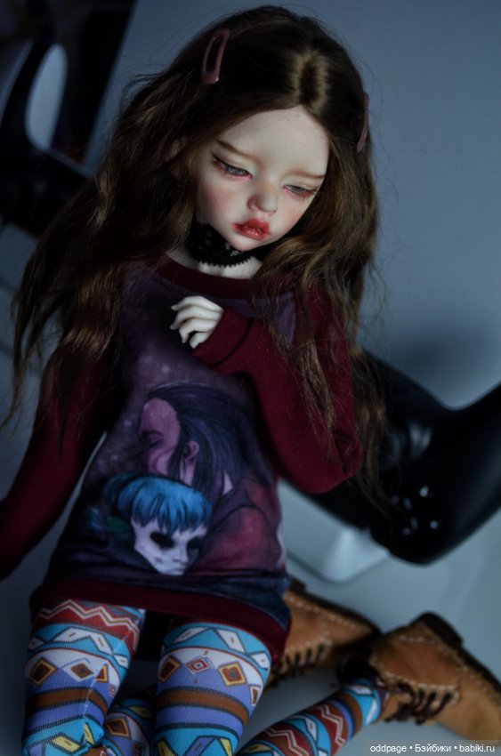 Ларина с прикрытыми глазками на теле Huajing