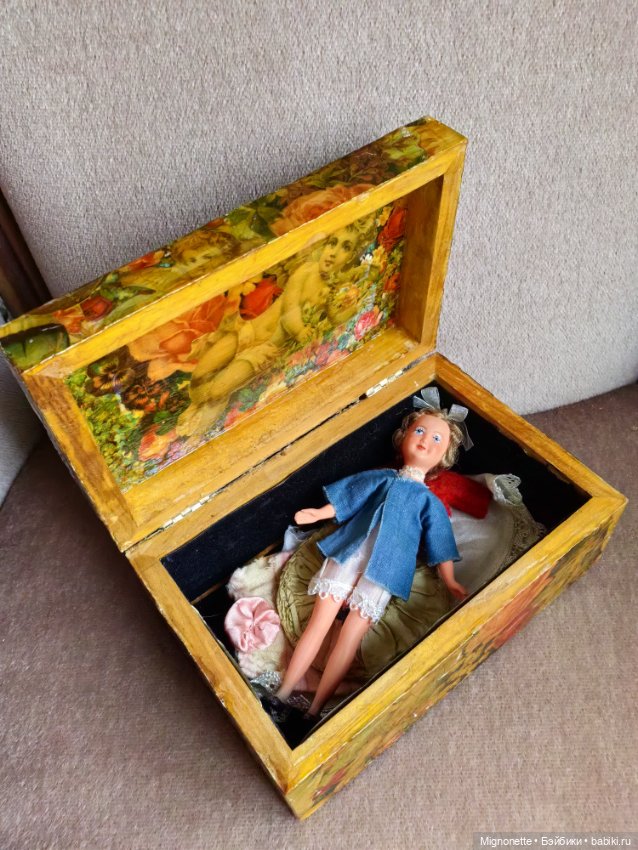 Французская куколка с гардеробом (фото 5)