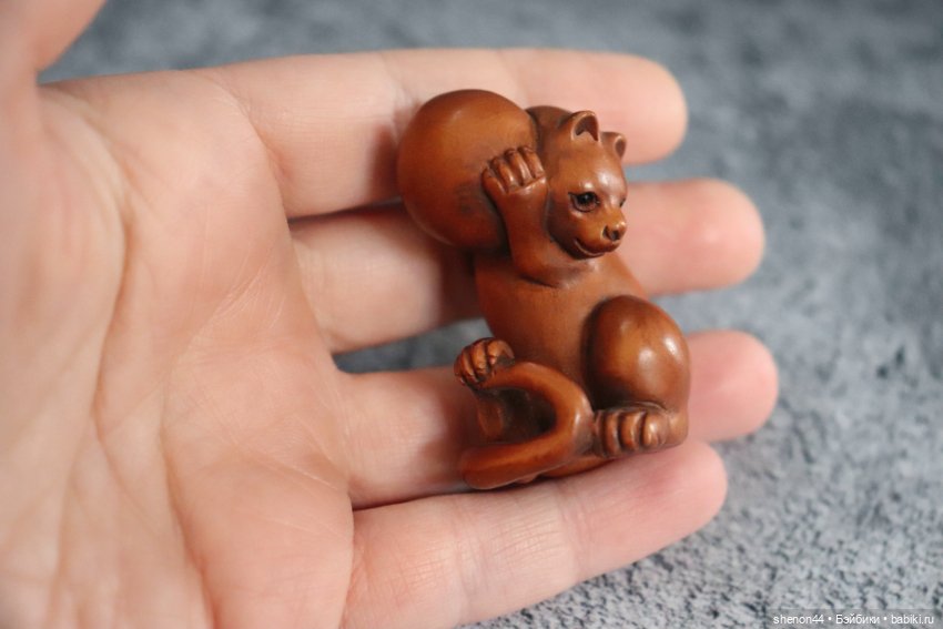 Нэцкэ "Кот с мячиком" — Статуэтки