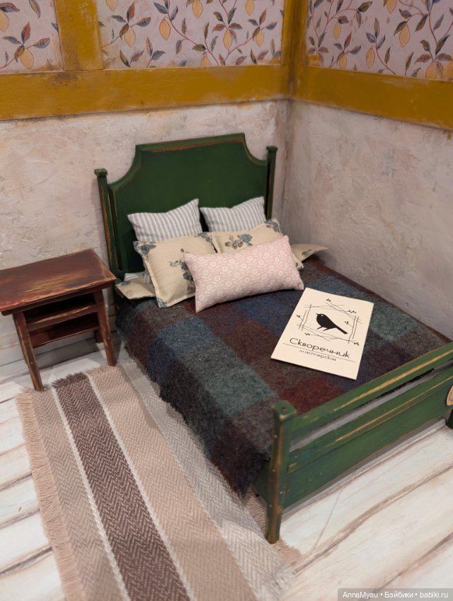 Кровать зеленая винтажная