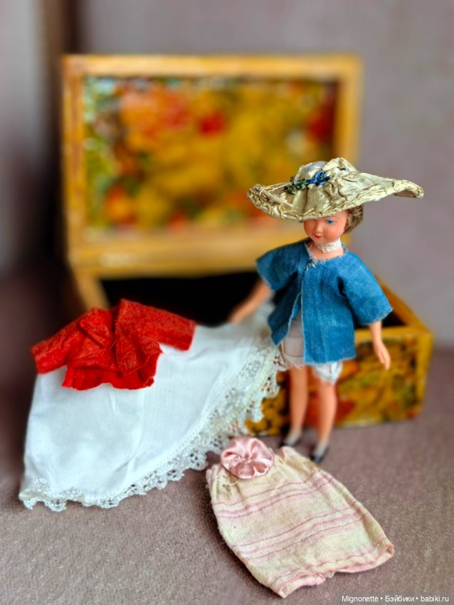 Французская куколка с гардеробом (фото 8)