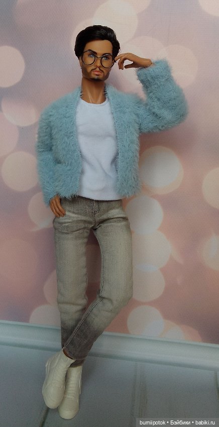 Продам вязаный кардиган на парней ИТ(или подобного формата)