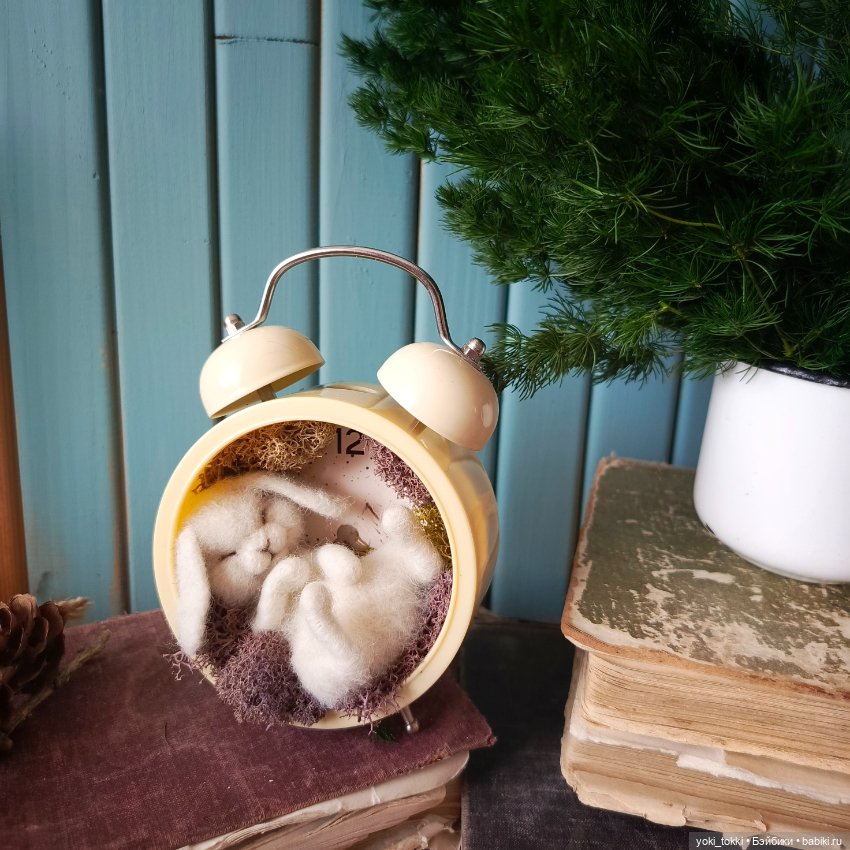 Зайчик в будильнике — Авторские игрушки