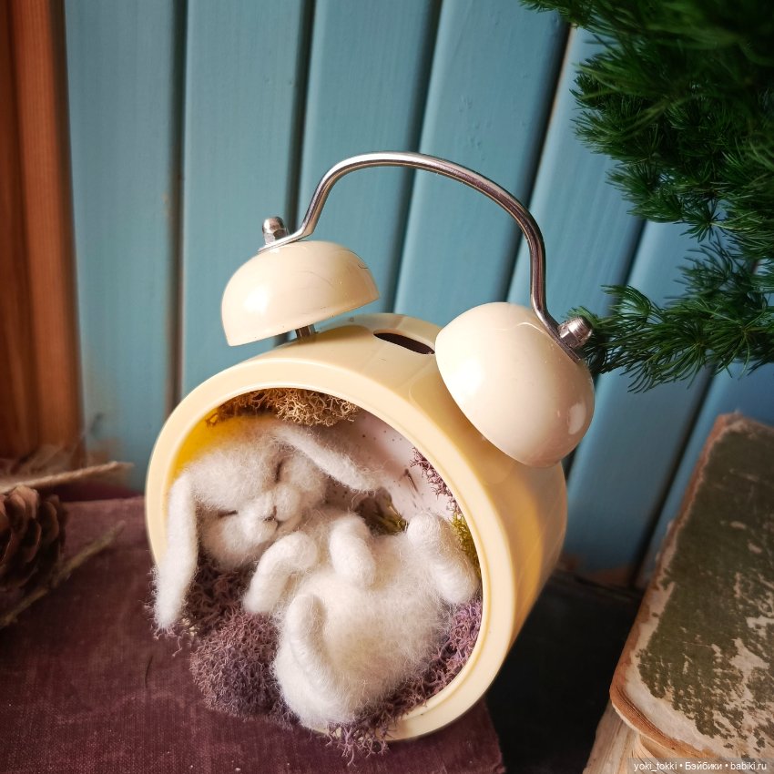 Зайчик в будильнике — Авторские игрушки (фото 2)