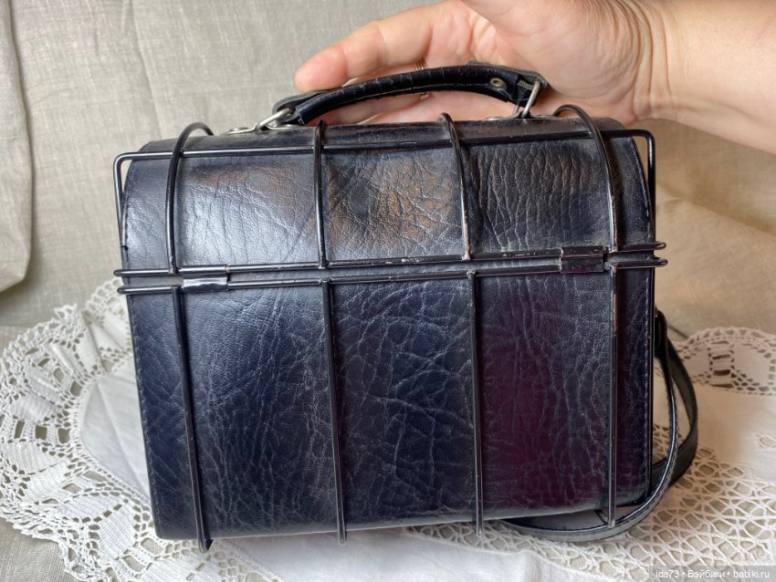 Сумка в металлической клетке - «переноска» для кукольных нужностей и кукол (фото 3)