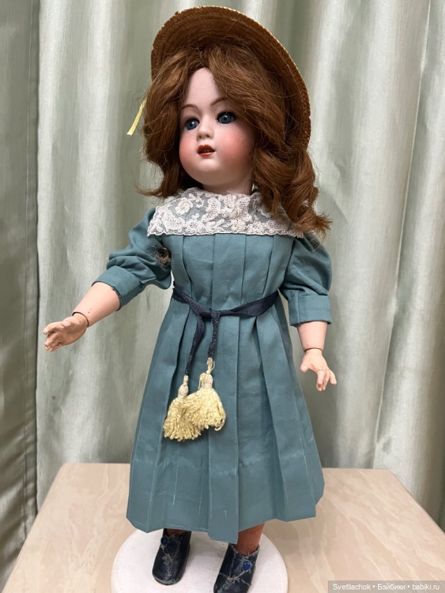 Платье для антикварной куклы