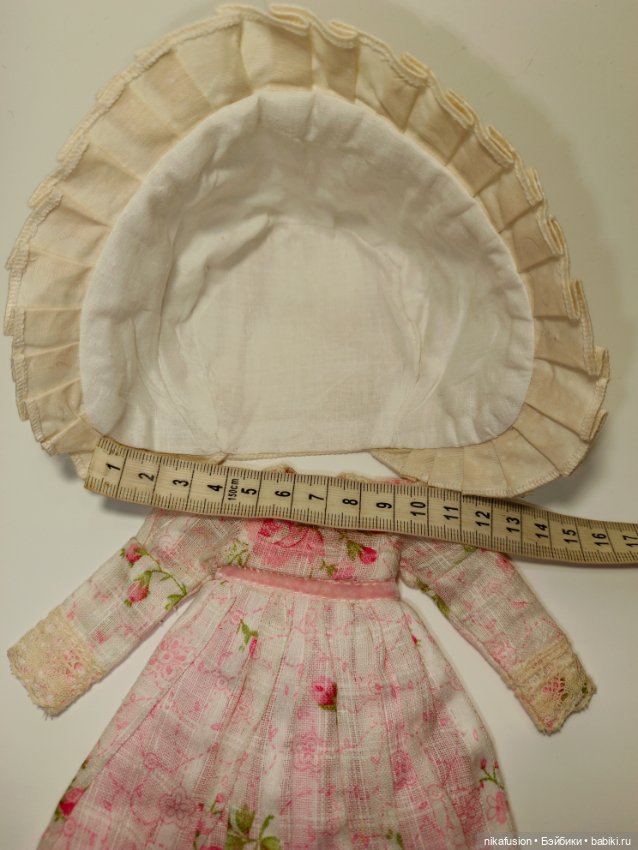 Платье и боннет в викторианском стиле на куклу Блайз (фото 5)
