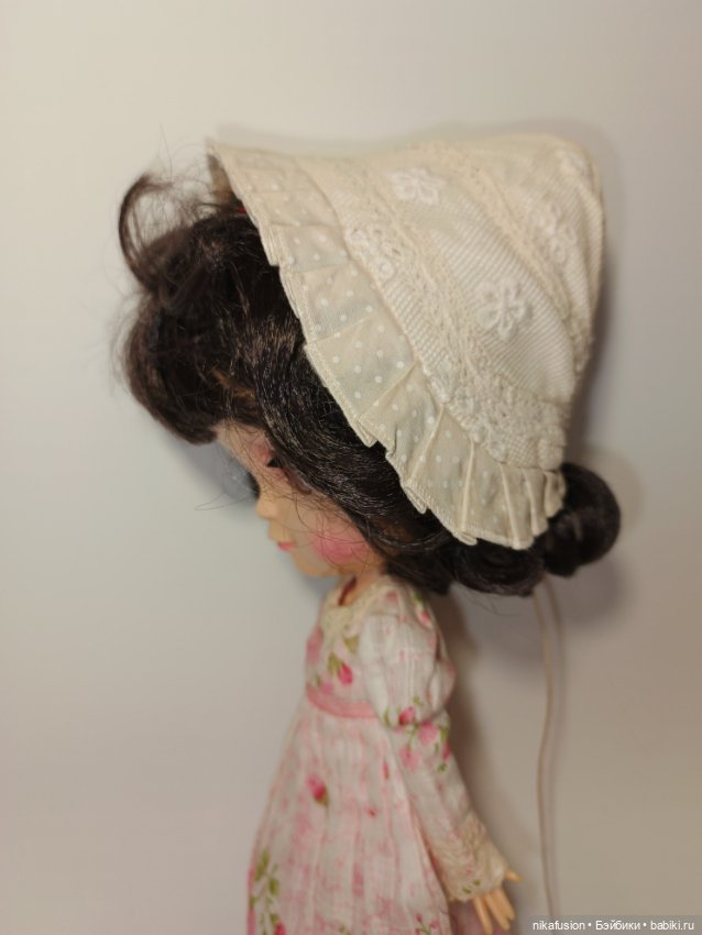 Платье и боннет в викторианском стиле на куклу Блайз (фото 4)
