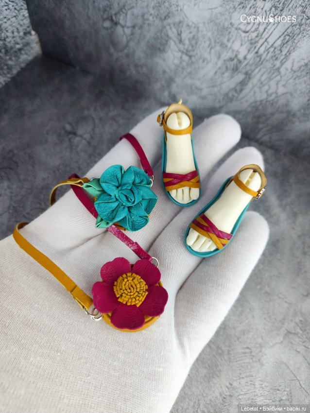 Босоножки для Китти, Тендер подростка