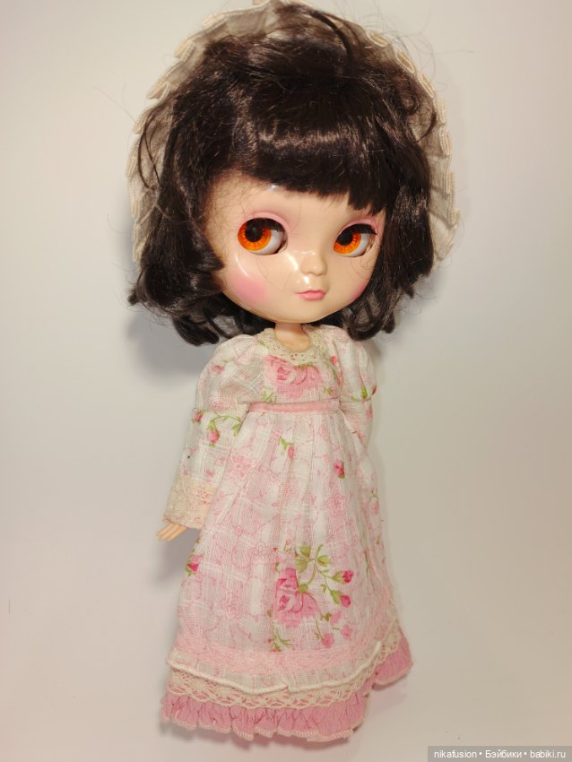 Платье и боннет в викторианском стиле на куклу Блайз
