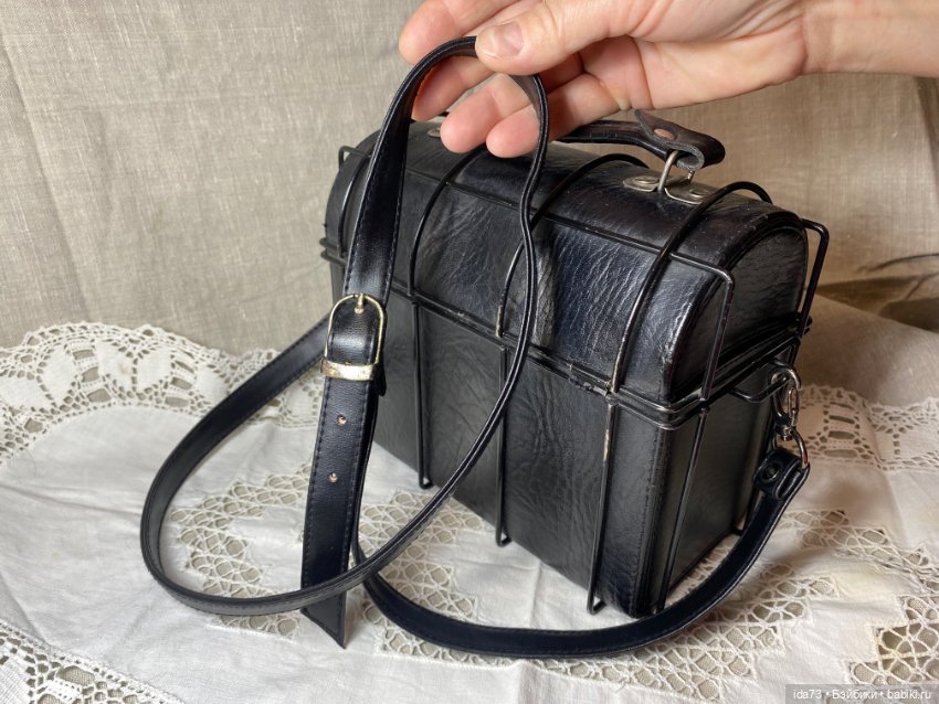 Сумка в металлической клетке - «переноска» для кукольных нужностей и кукол (фото 4)