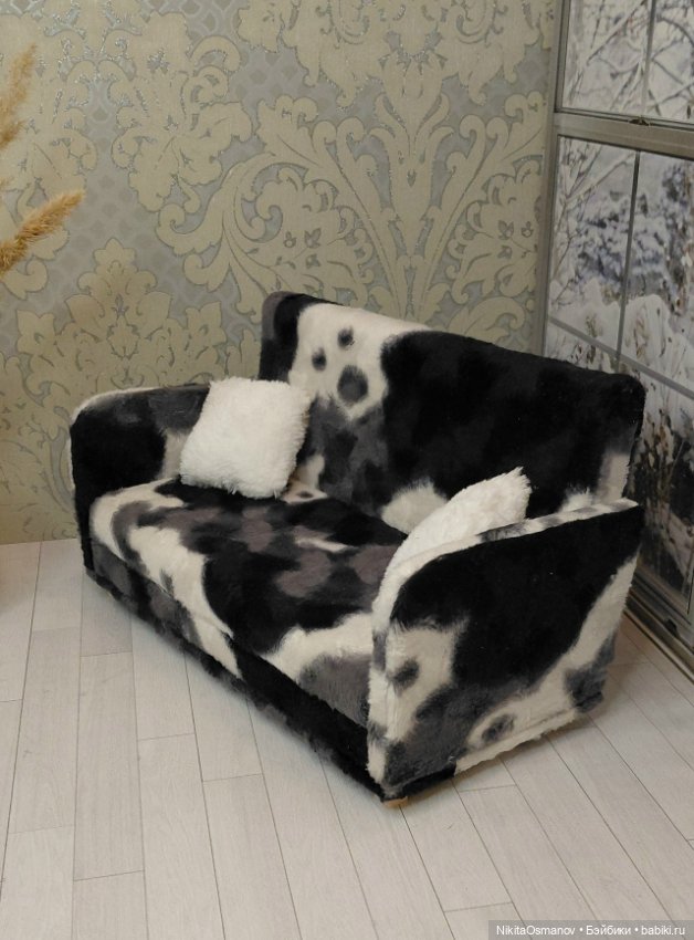 Меховой диван для кукол Paola Blythe integrity poppy mizi momoko barbie 1:6 (фото 3)