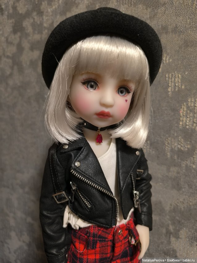 Продам Сабрину Ruby Red, первый выпуск (фото 3)