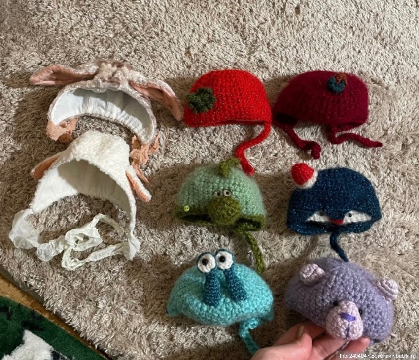 Лотом 8 шапочек для Паола Рейна