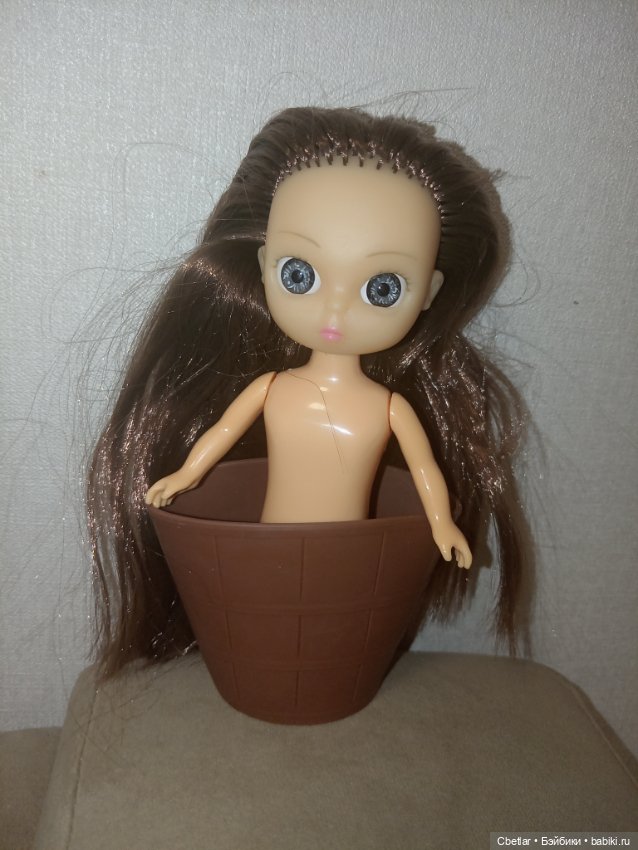 Смешная глазастая куколка