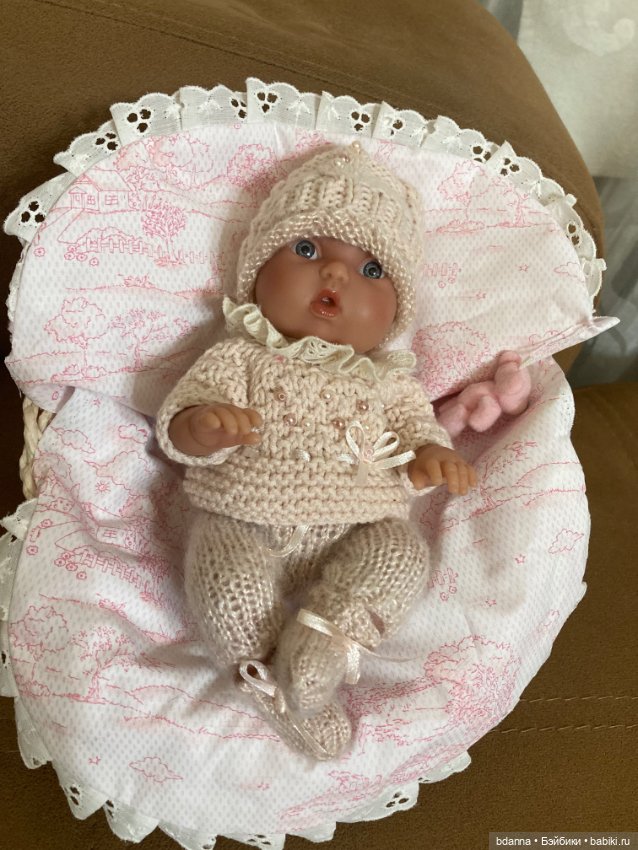 Вязанные костюмы для пупсов (фото 7)
