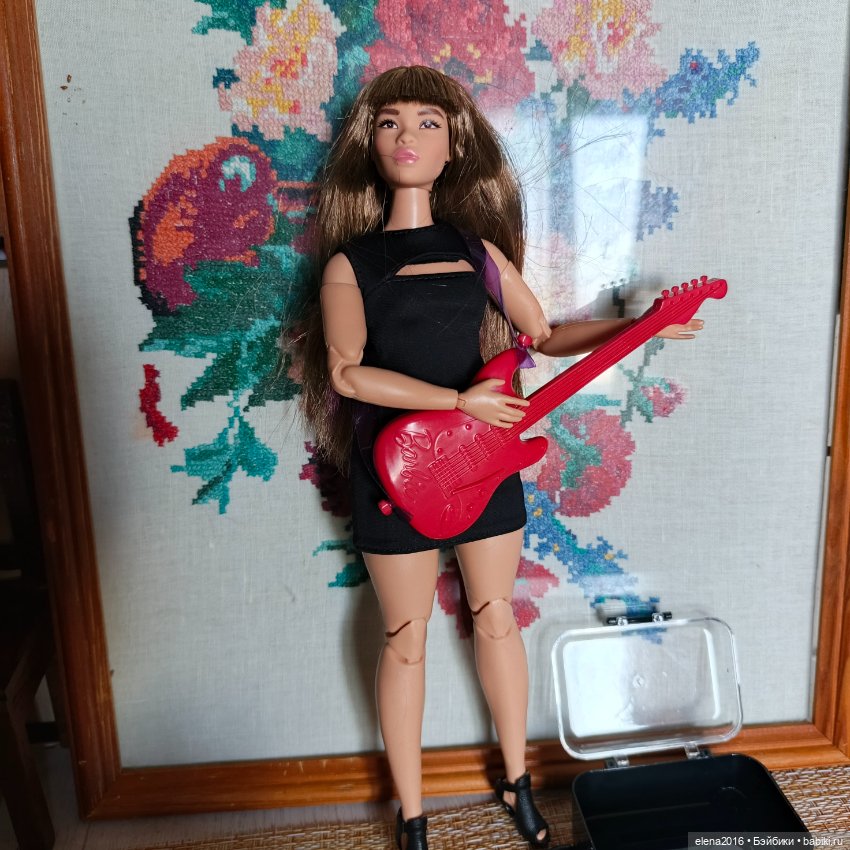 Шарнирная кукла Барби Looks № 24 (фото 8)