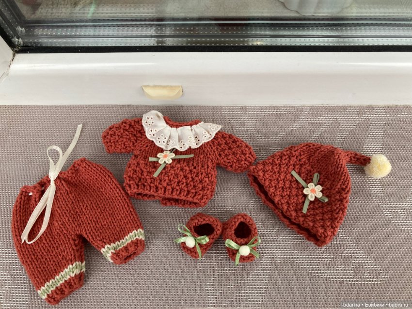 Вязанные костюмы для пупсов (фото 2)