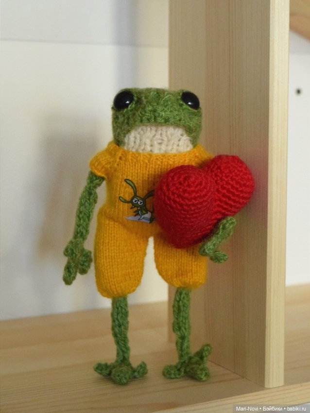 Вязаные лягушки — Авторские игрушки