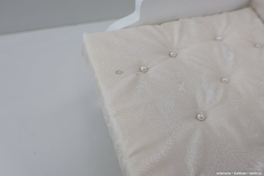 Диван для кукол 1/4 — Кукольная мебель (фото 2)