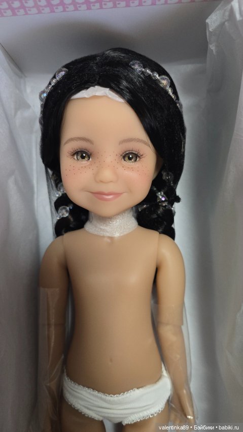 Рождественская Кэрол в паричке, нюд Ruby Red 37 см