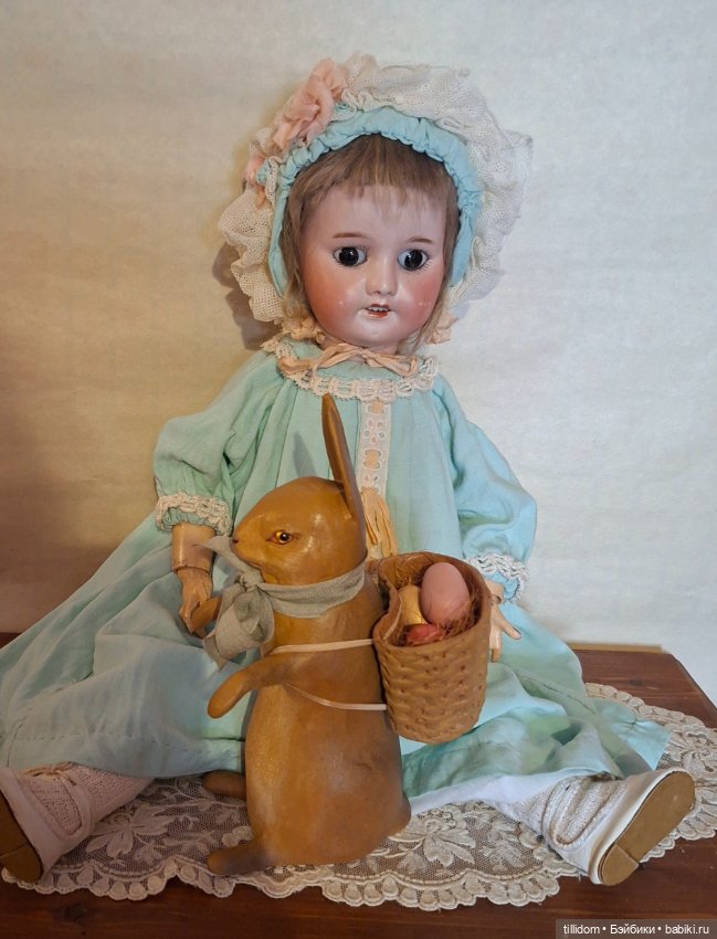 Зайчик -бонбоньерка с корзинкой в антикварном стиле (фото 3)