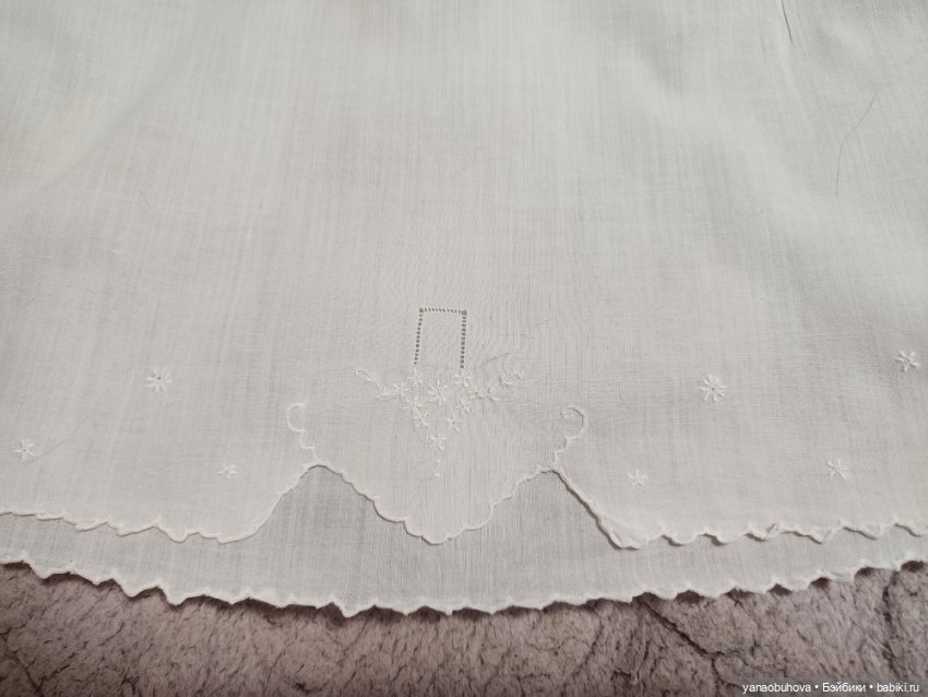 Винтажные платья из тончайшего хлопка с вышивкой для средних и больших кукол (фото 9)