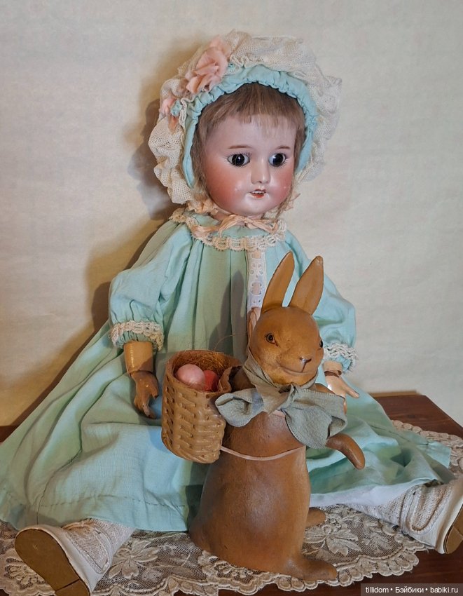 Зайчик -бонбоньерка с корзинкой в антикварном стиле