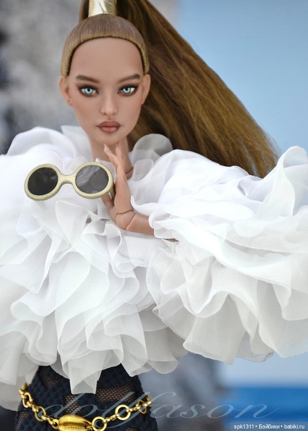 Воздушная белая блузка для авторских кукол (фото 4)